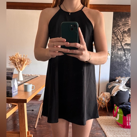 Forever 21 Classic Black Tee - Picture 2 of 5